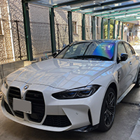 LE・RESTAUROの車庫と海外車