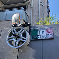 LE・RESTAUROの看板